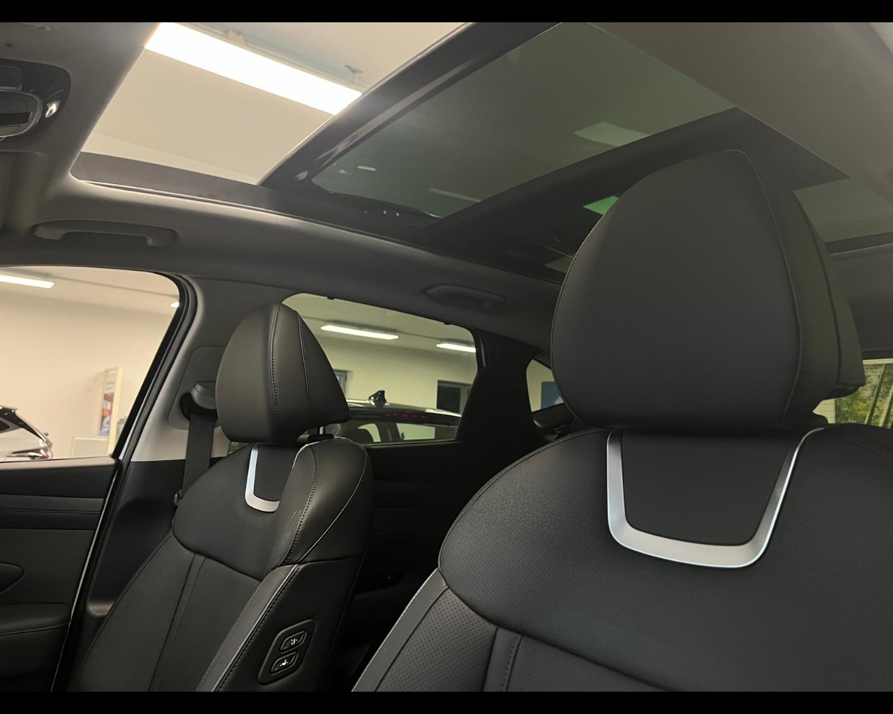 Foto HYUNDAI TUCSON PE 1.6HEV AT 2WD EXELLENCE+LP+PP