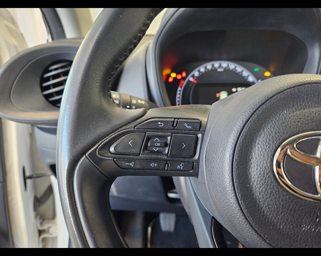 TOYOTA Aygo X 1.0 Active 72cv Benzina Usato - 9