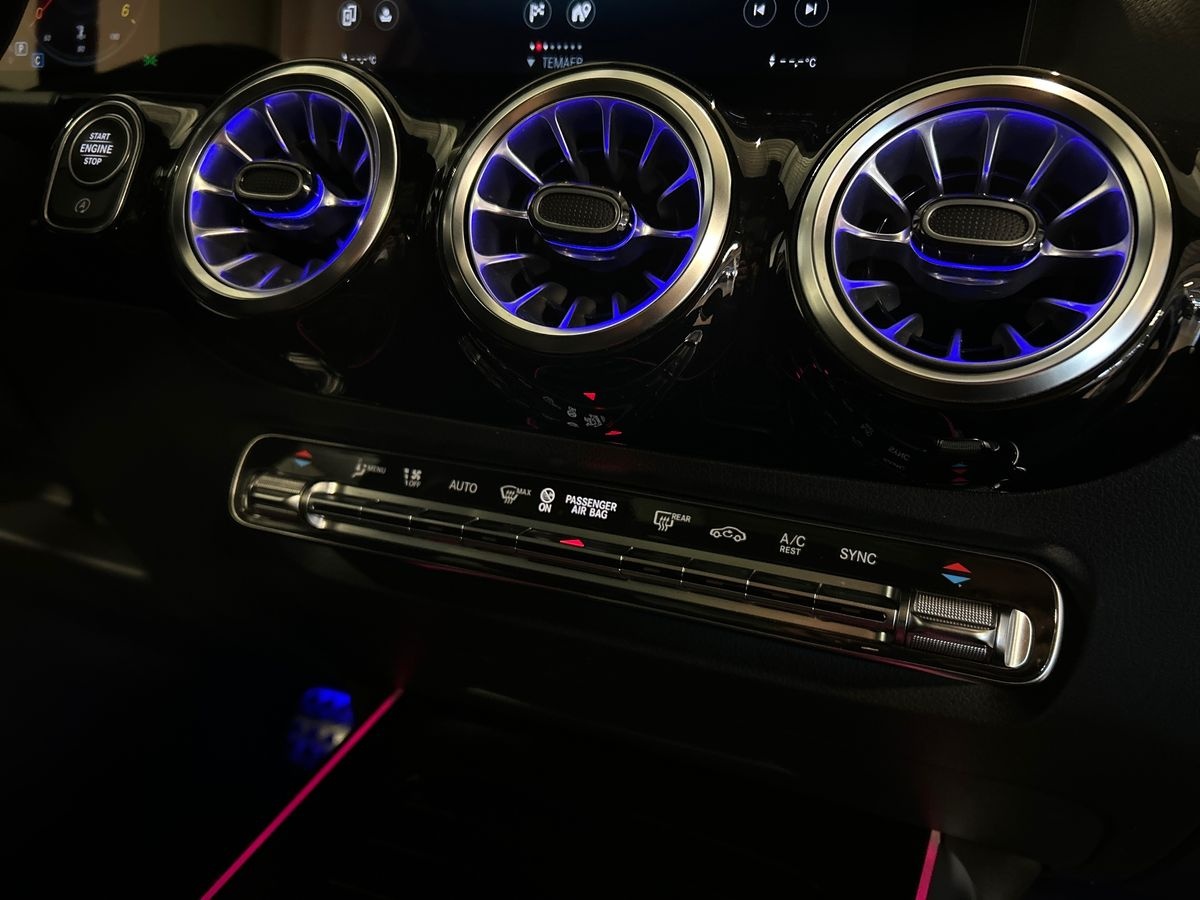 Mercedes GLA GLA 180 D Premium 8G-DCT - 14