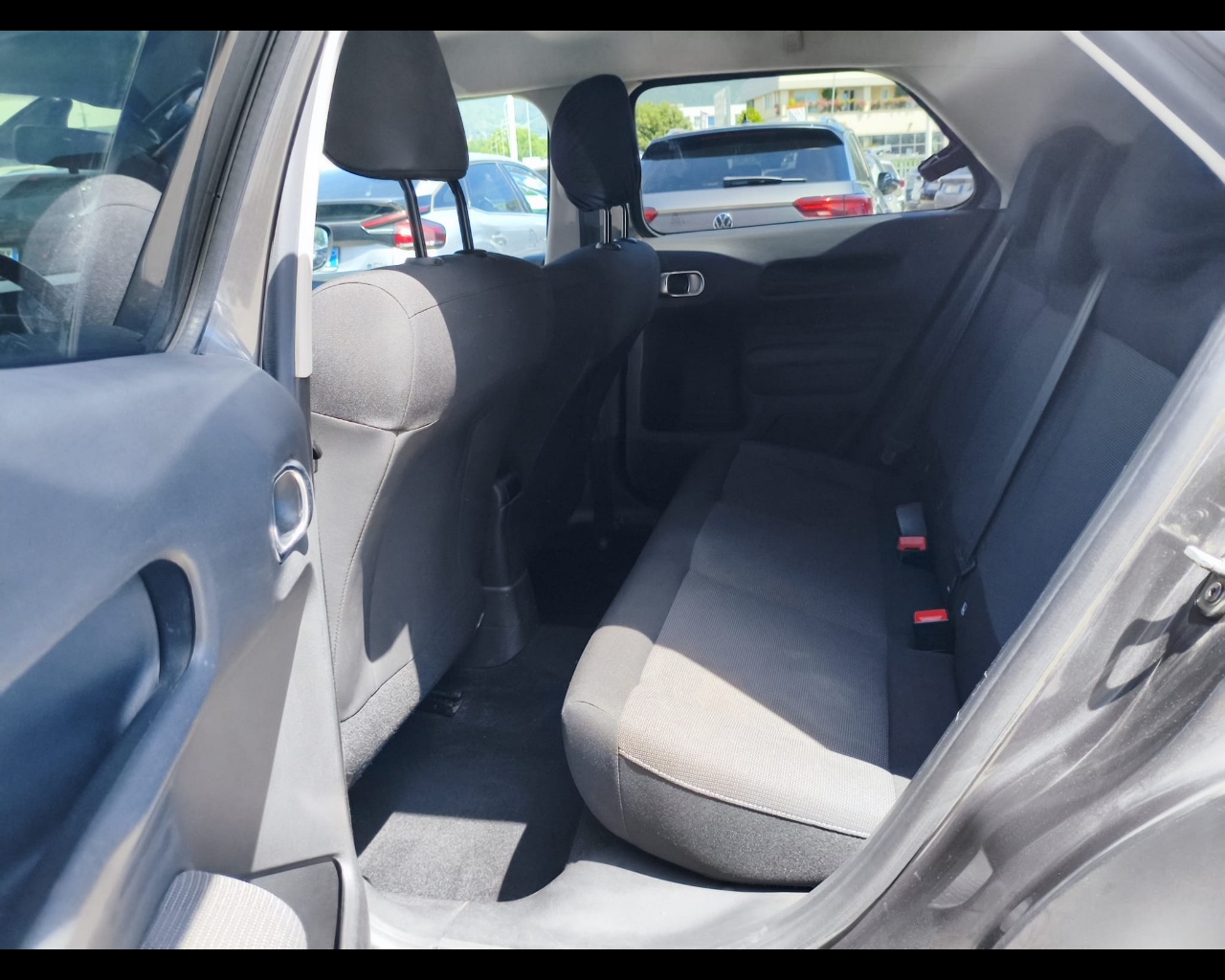 Foto CITROEN C4 Cactus 1.6 bluehdi Shine 100cv