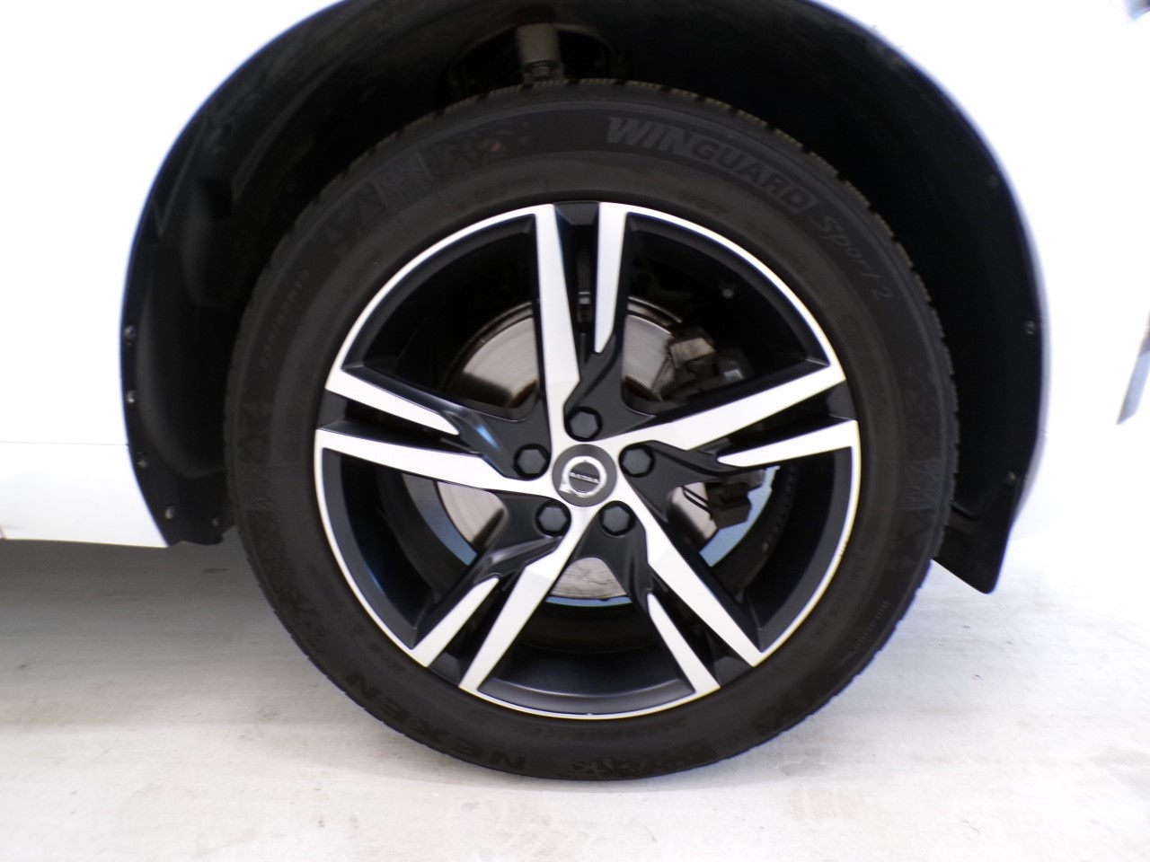 Volvo XC60 XC60 2.0 D4 R-Design AWD Geartronic - 4
