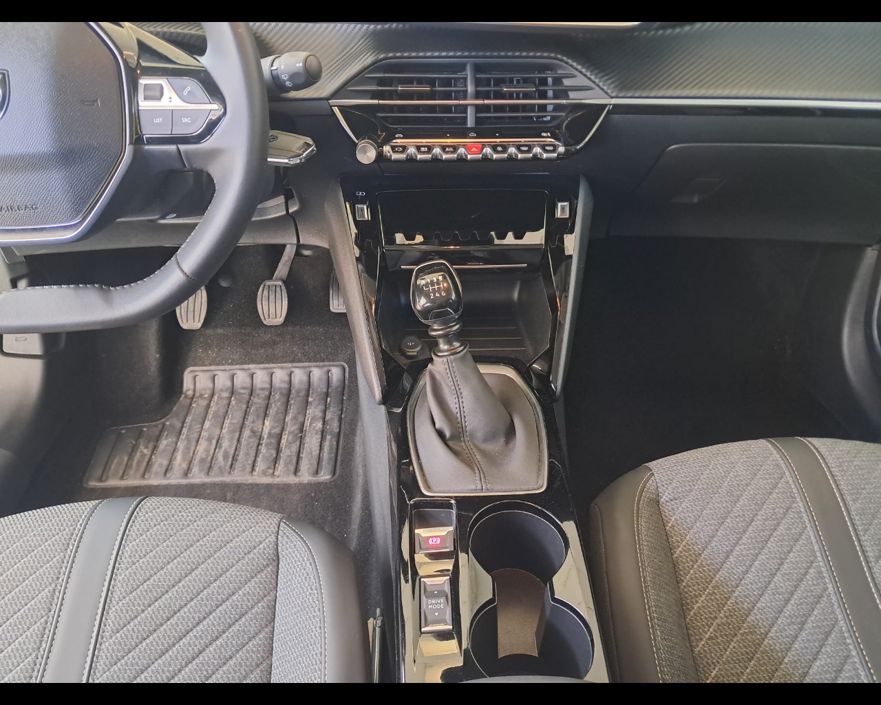 Foto PEUGEOT 208 1.2 puretech Allure s&s 100cv