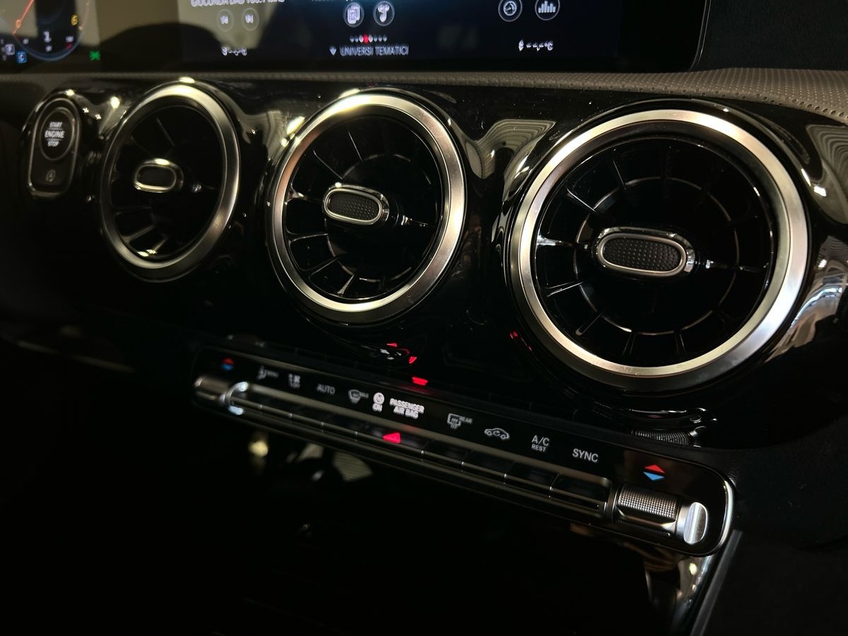 Mercedes Classe A Classe A 200 D Premium Night edition 8G-DCT - 14