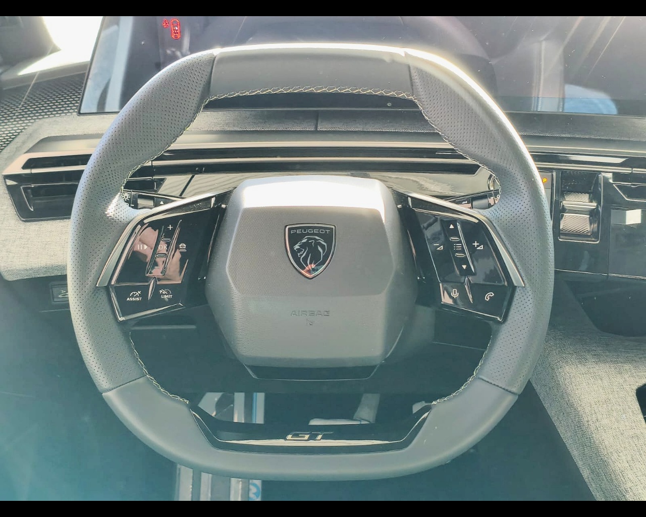 Foto PEUGEOT 5008 1.2 hybrid GT 136cv e-dcs6