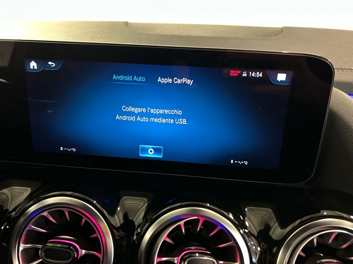 Mercedes GLA GLA 250 e Plug in hybrid (e EQ-POWER) Premium Speedshift DCT AMG 8G - 12