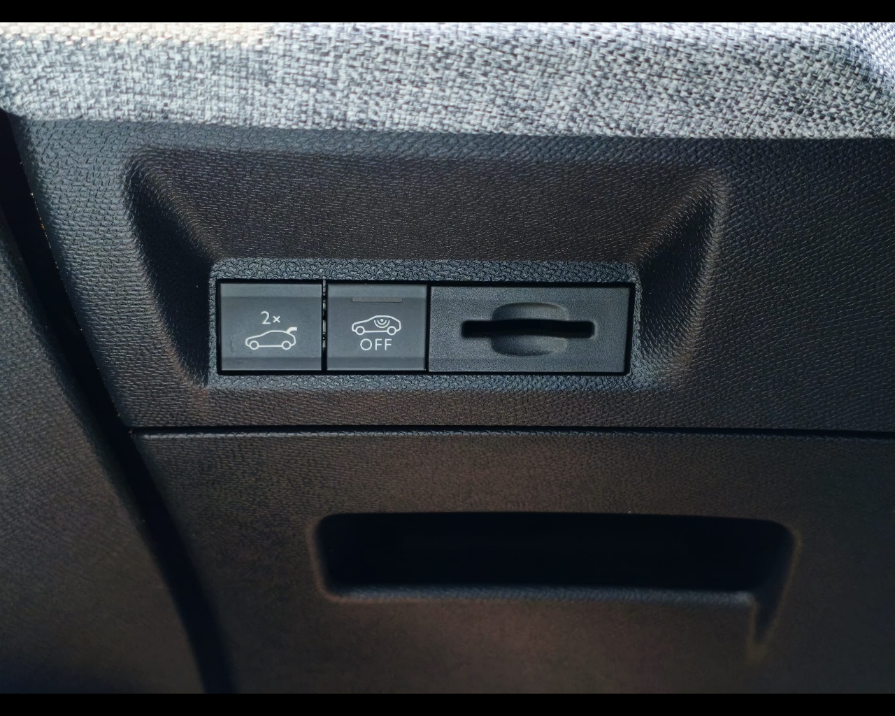 Foto PEUGEOT 3008 1.2 hybrid GT 145cv e-dcs6