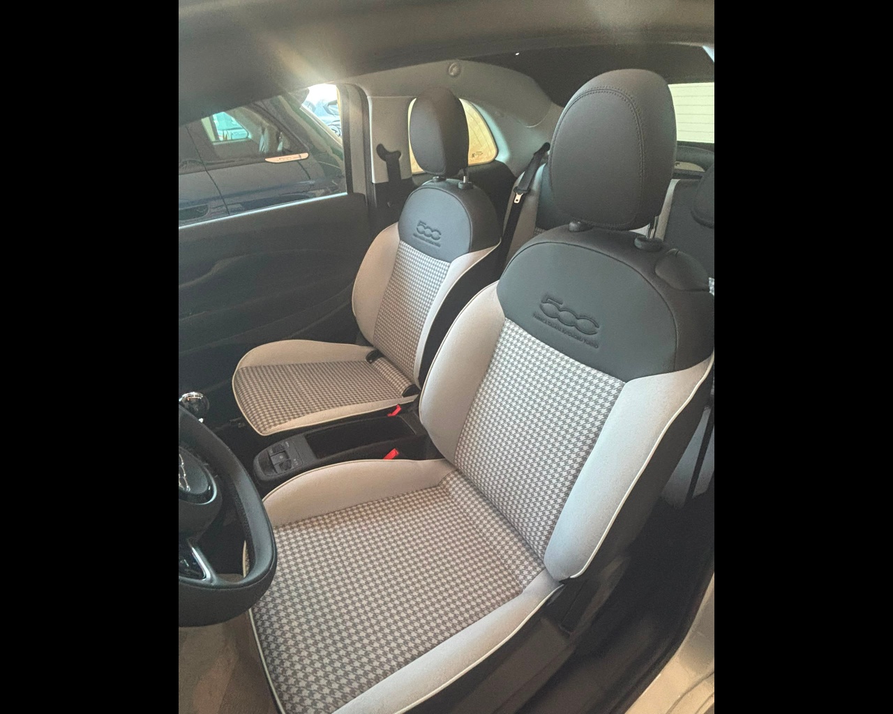 Foto FIAT 500 Hybrid Cabrio Icon 1.0 Hybrid Cabrio