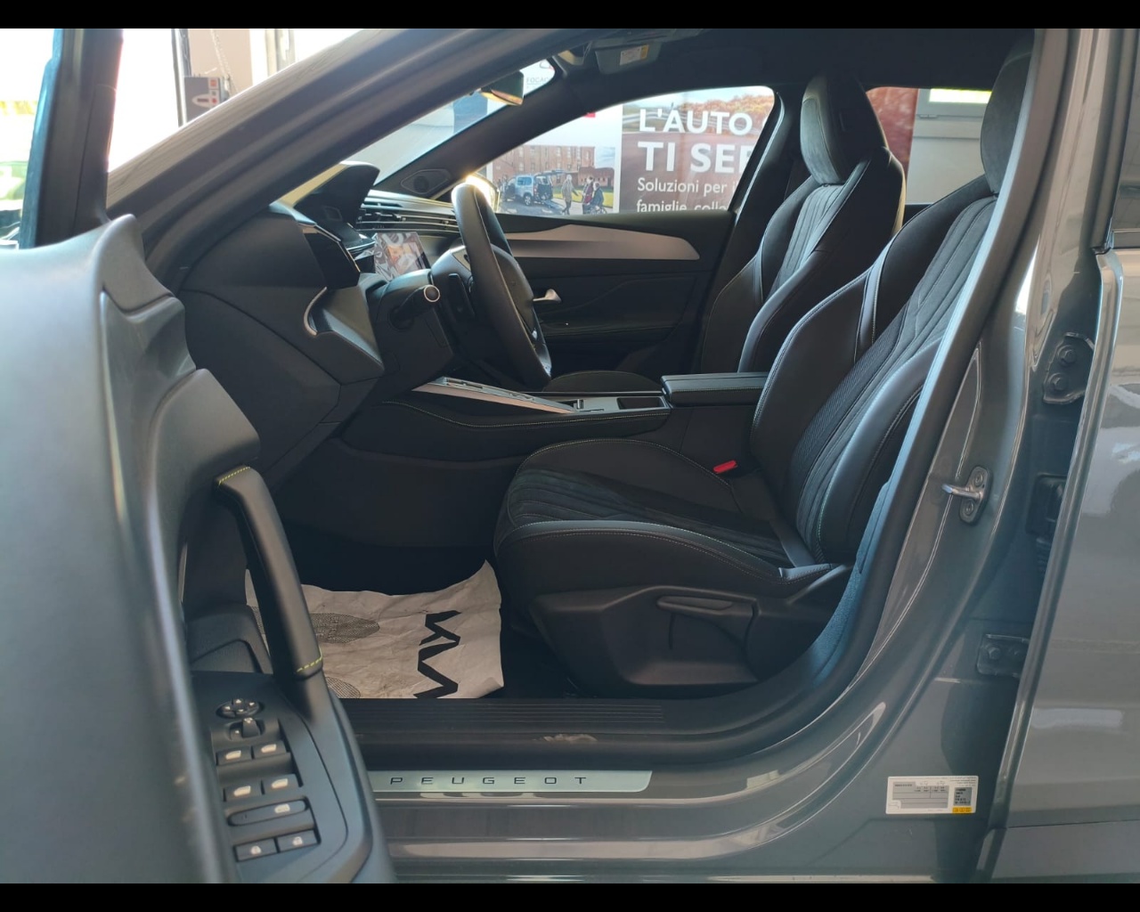 Foto PEUGEOT 408 1.2 hybrid GT 136cv e-dsc6