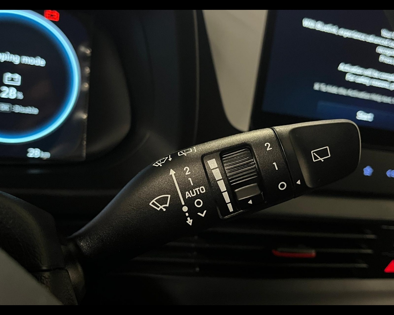 Foto HYUNDAI I20 PE MY25 1.0T DCT NLINE CARBON