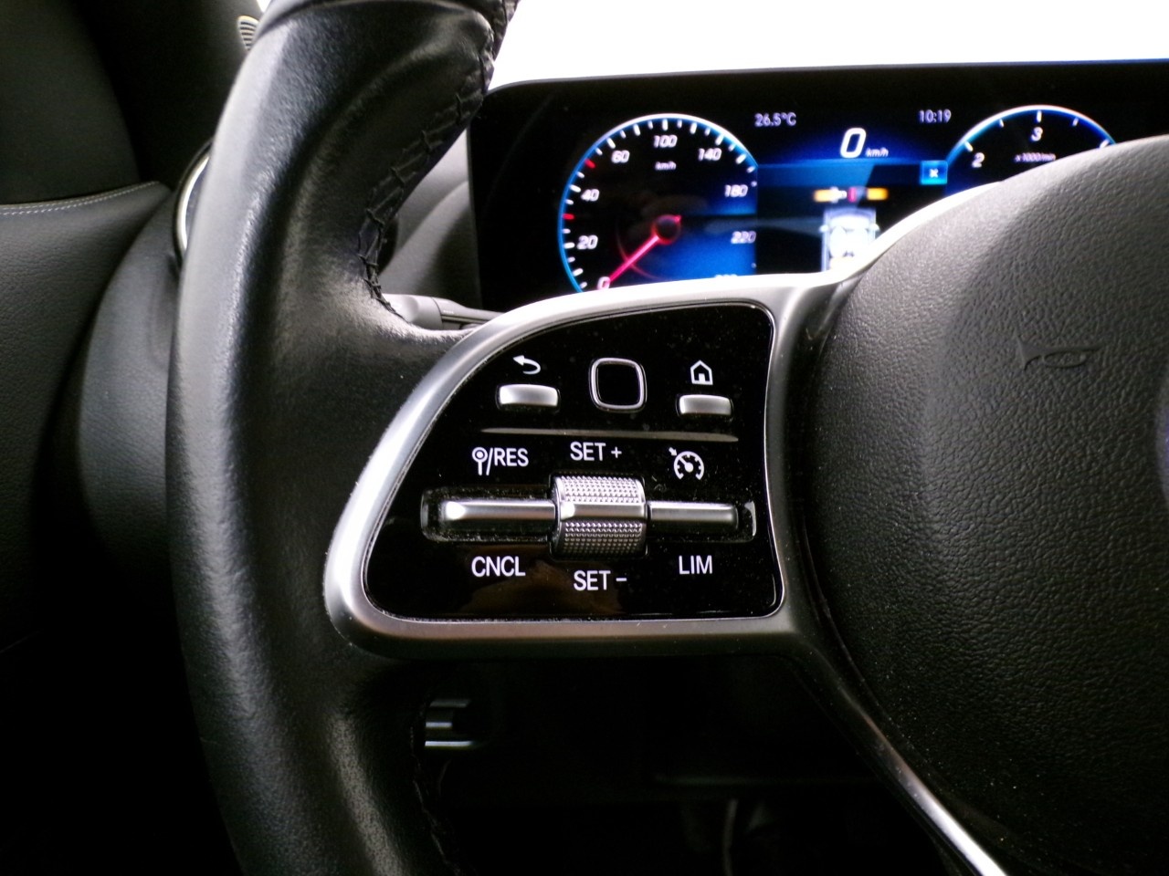 Mercedes GLA GLA 180 D Sport Plus 8G-DCT - 11