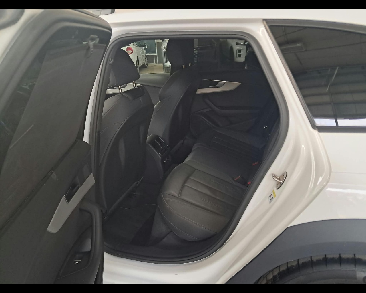 Foto AUDI A4 Allroad 40 2.0 tdi Mhev Business Evolution quattro 204cv