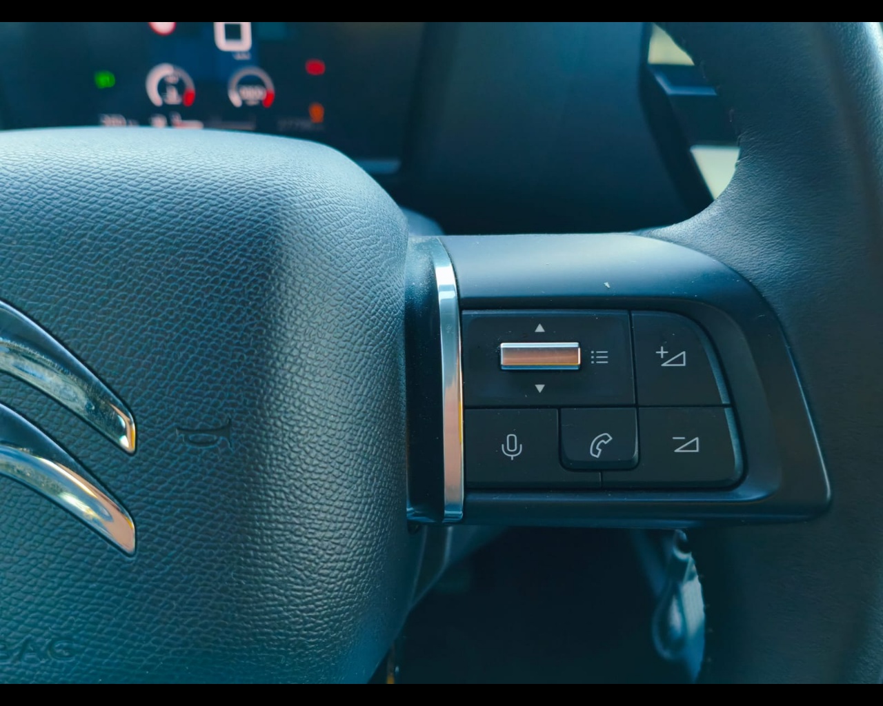 Foto CITROEN C4 1.2 puretech Plus s&s 130cv