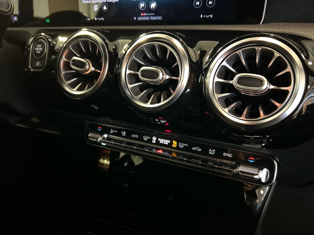 Mercedes Classe A Classe A 180 D Premium 7G-DCT - 14