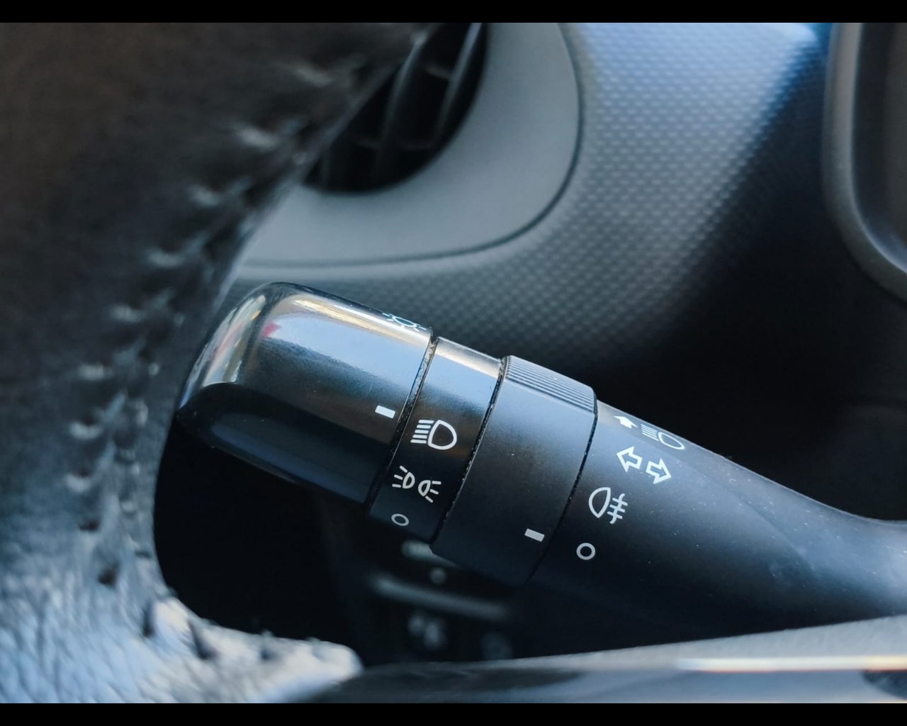 Foto CITROEN C1 5p 1.0 vti Shine s&s 72cv