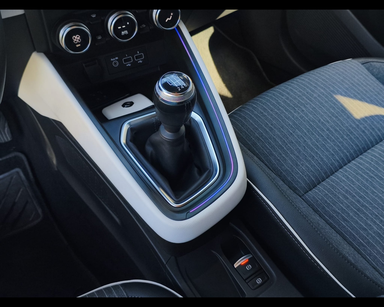 Foto RENAULT Clio 1.0 tce Techno Gpl 100cv