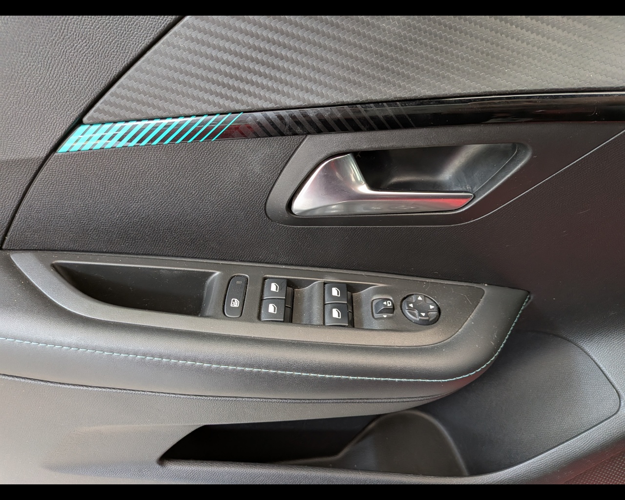 Foto PEUGEOT 208 1.5 bluehdi Allure Navi Pack s&s 100cv my20