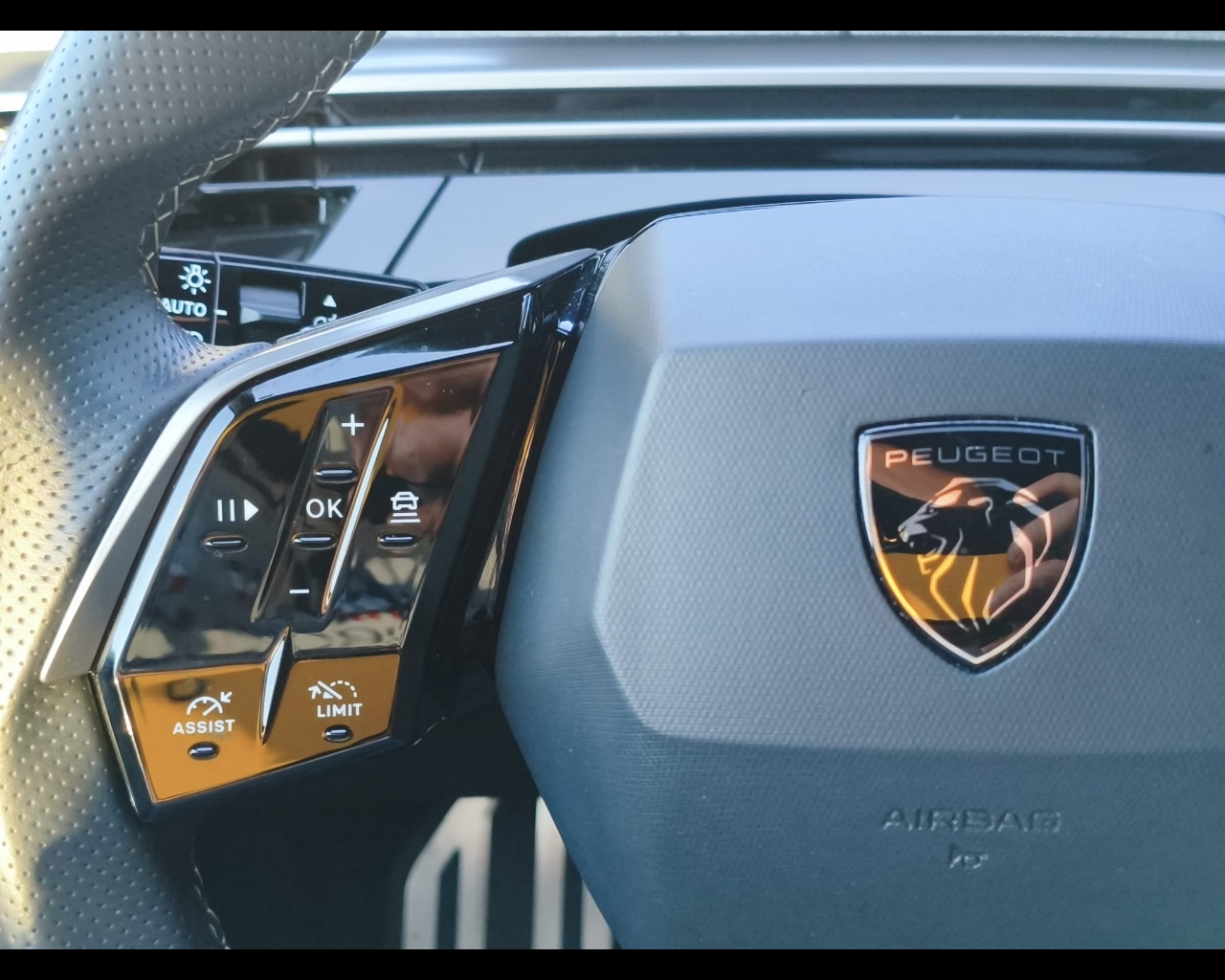 Foto PEUGEOT 3008 1.2 hybrid GT 145cv e-dcs6