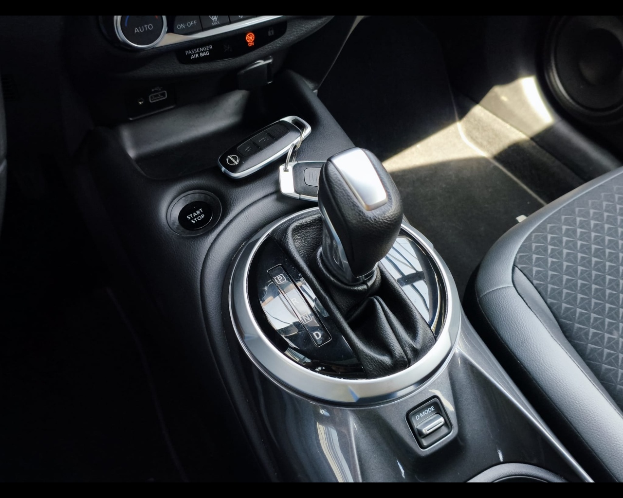 Foto NISSAN Juke 1.6 hev N-Connecta