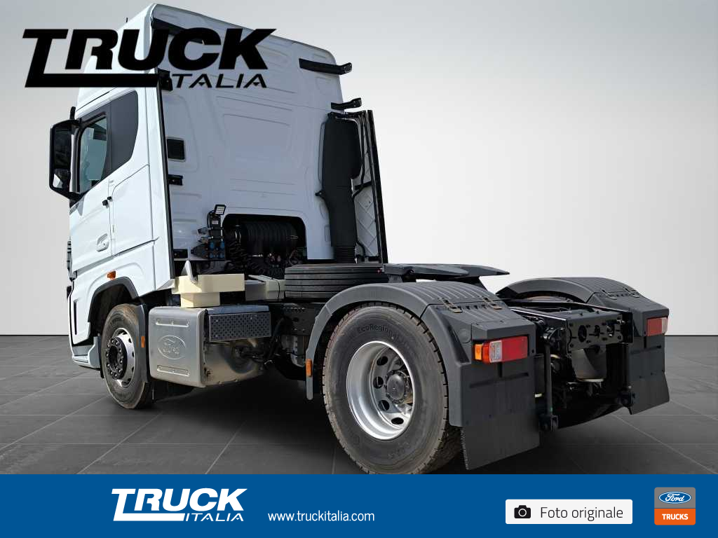 f-trucks-f-max-trattore-long-range-com-pack20-mega-cab-con-ehpas-3750-mm-sku103230