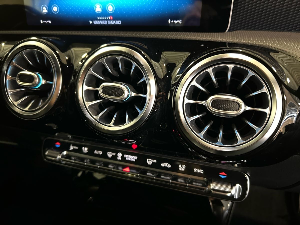 Mercedes Classe A Classe A 180 D Sport 8G-DCT - 14