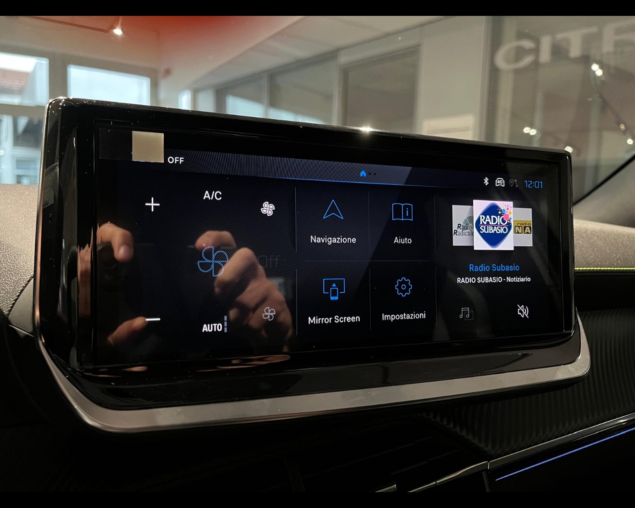 Foto PEUGEOT 2008 1.2 hybrid GT 136cv e-dcs6