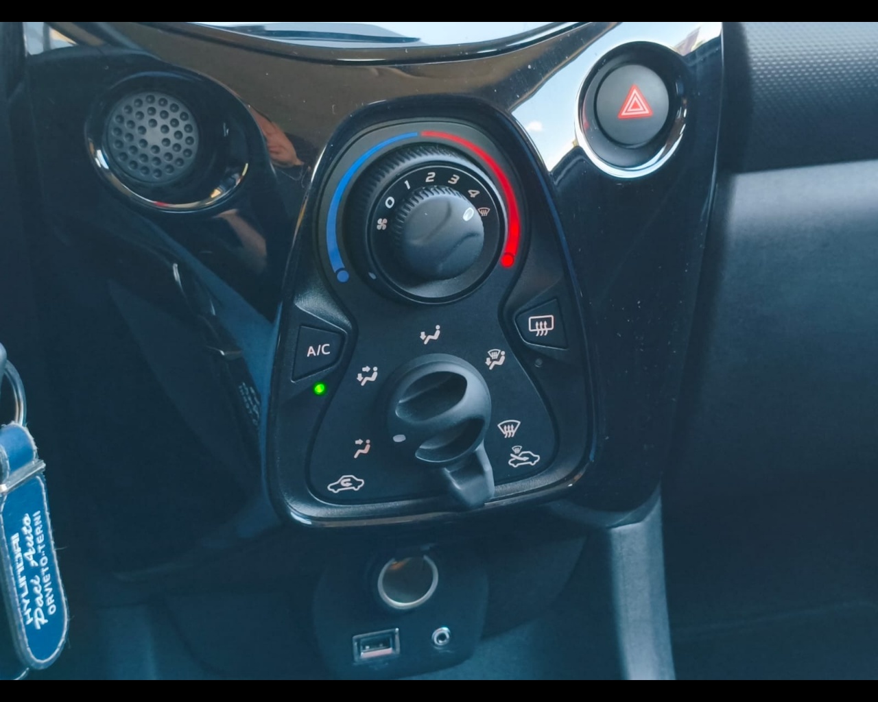 Foto CITROEN C1 5p 1.0 vti Shine s&s 72cv