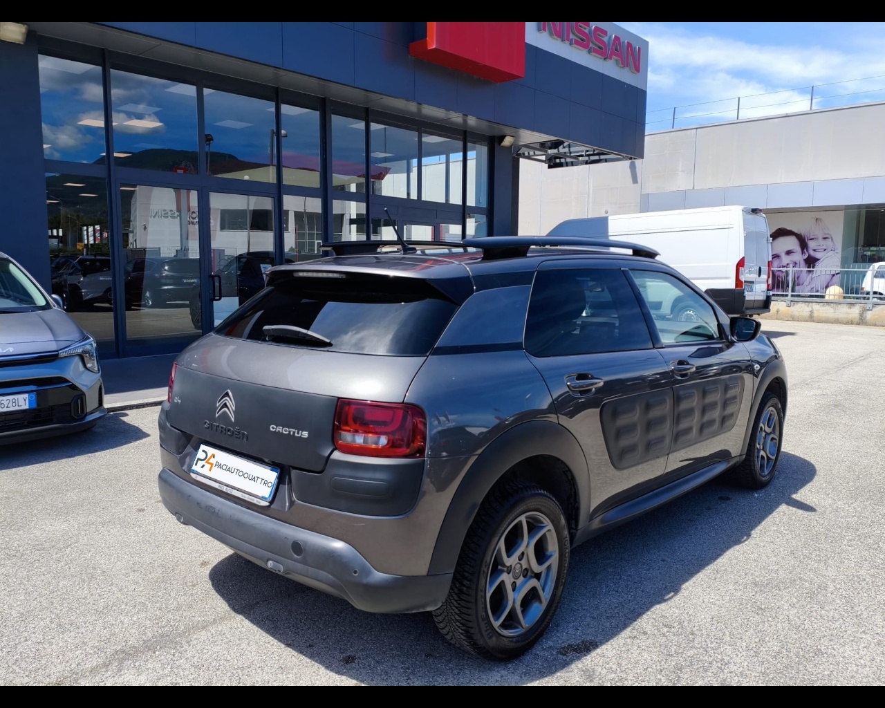 Foto CITROEN C4 Cactus 1.6 bluehdi Shine 100cv