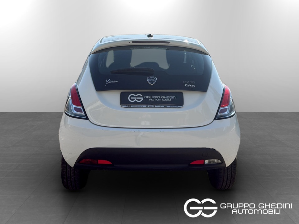 LANCIA Ypsilon 1.0 firefly hybrid Silver s&s 70cv Ibrida usato - 4