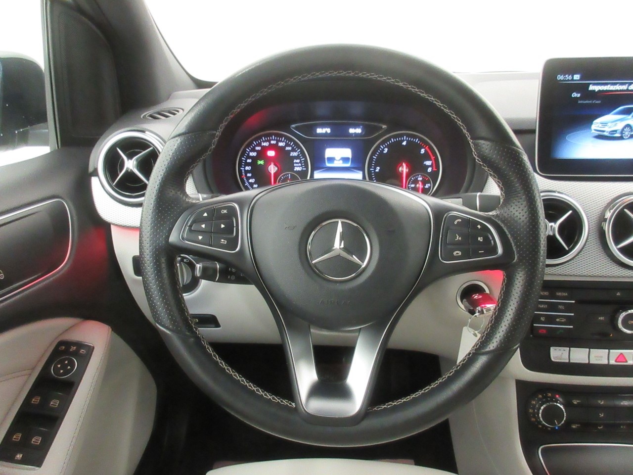 Mercedes Classe B Classe B 200 D Sport Tech 4Matic 7G-DCT - 17
