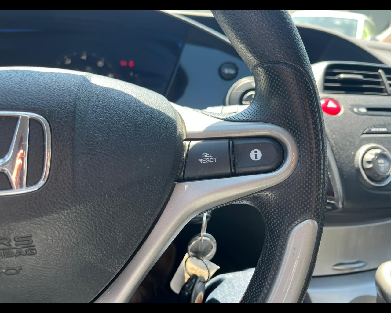 Foto HONDA Civic 5p 1.4 i-dsi Elegance LE (sport)