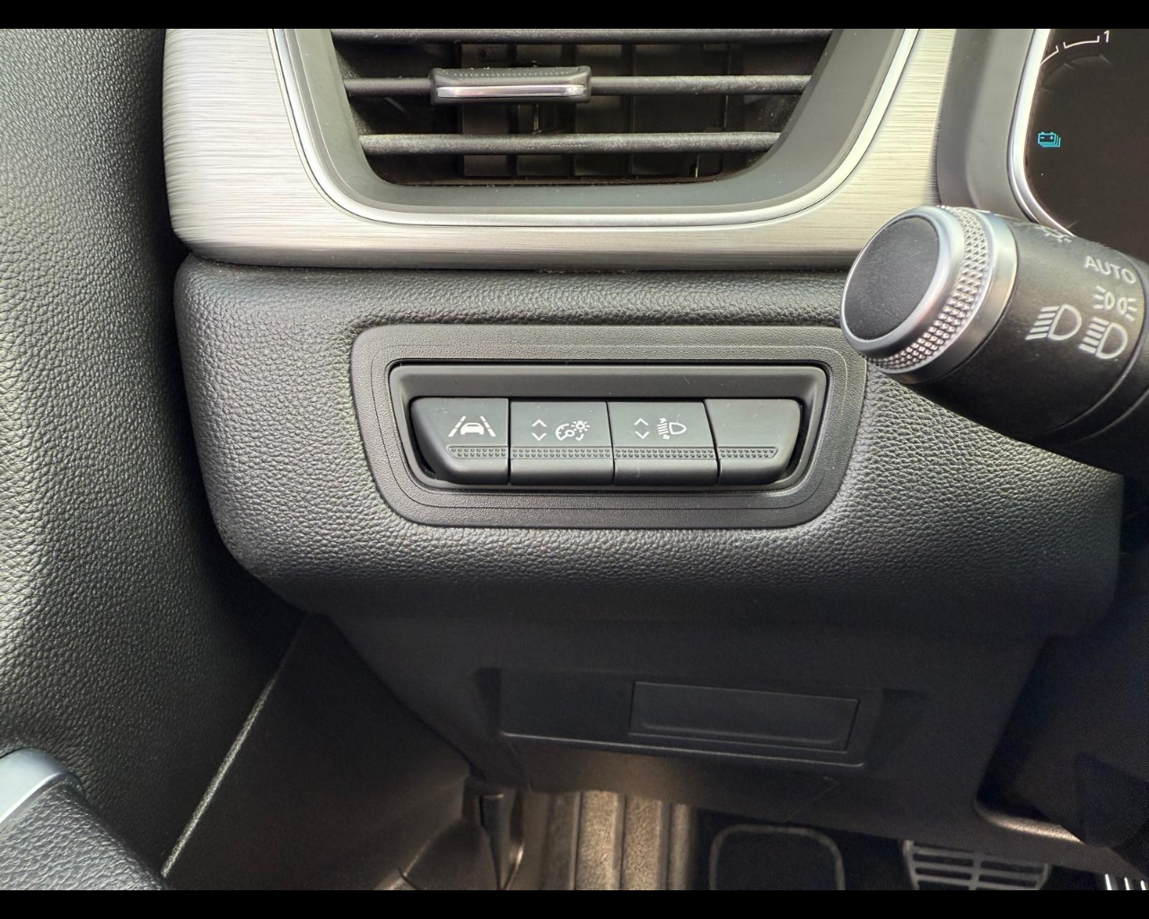 Foto RENAULT Captur 1.6 E-Tech hybrid Intens 145cv auto