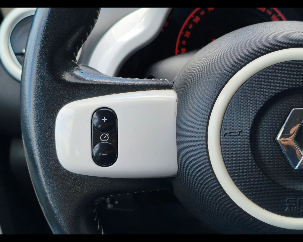 Foto RENAULT Twingo 1.0 sce Lovely2 s&s 69cv