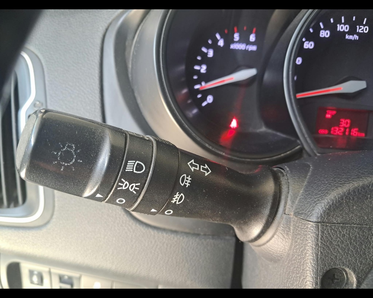 Foto KIA Rio 5p 1.1 crdi Active E6