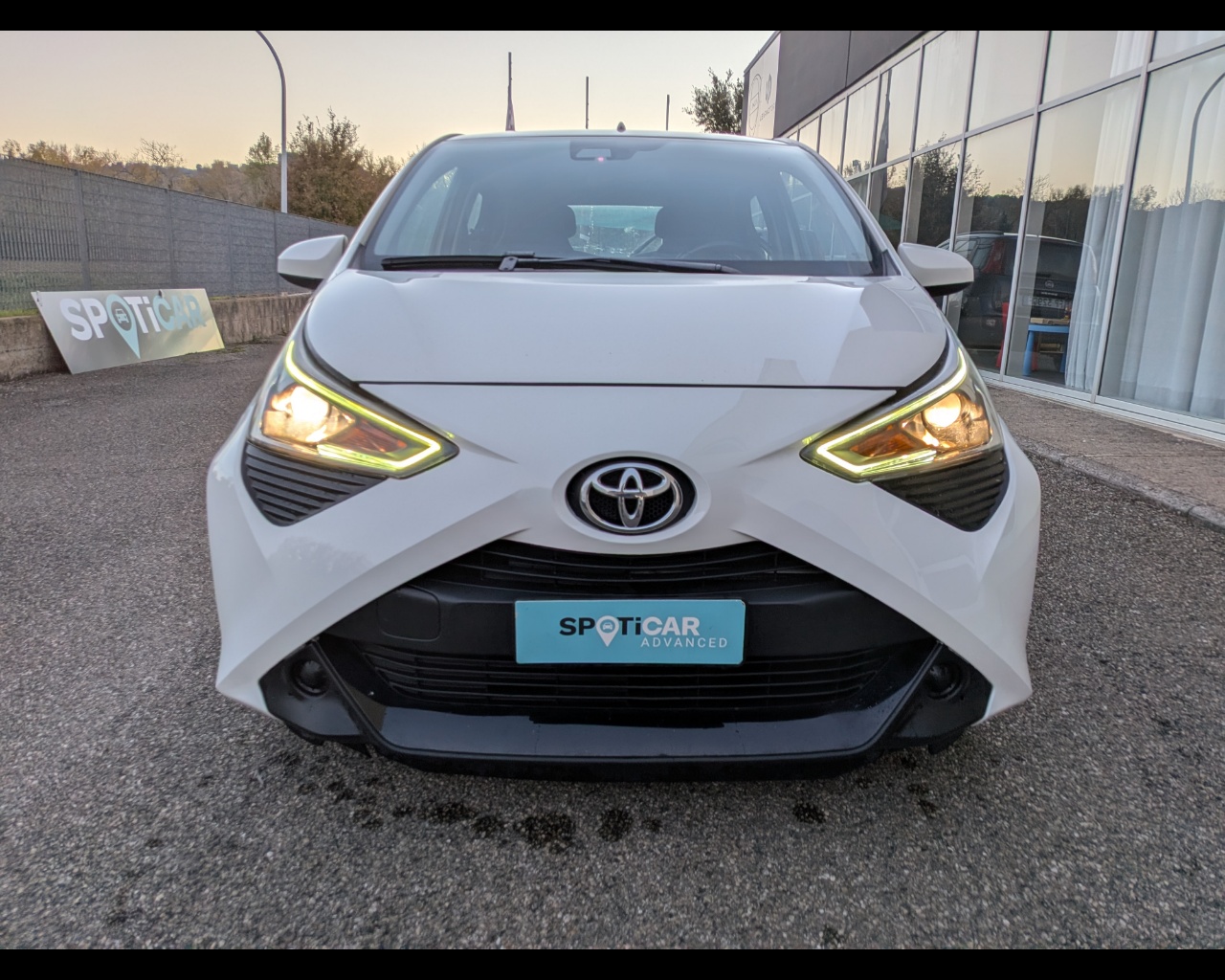 Foto TOYOTA Aygo 5p 1.0 x-cool m-mt 72cv