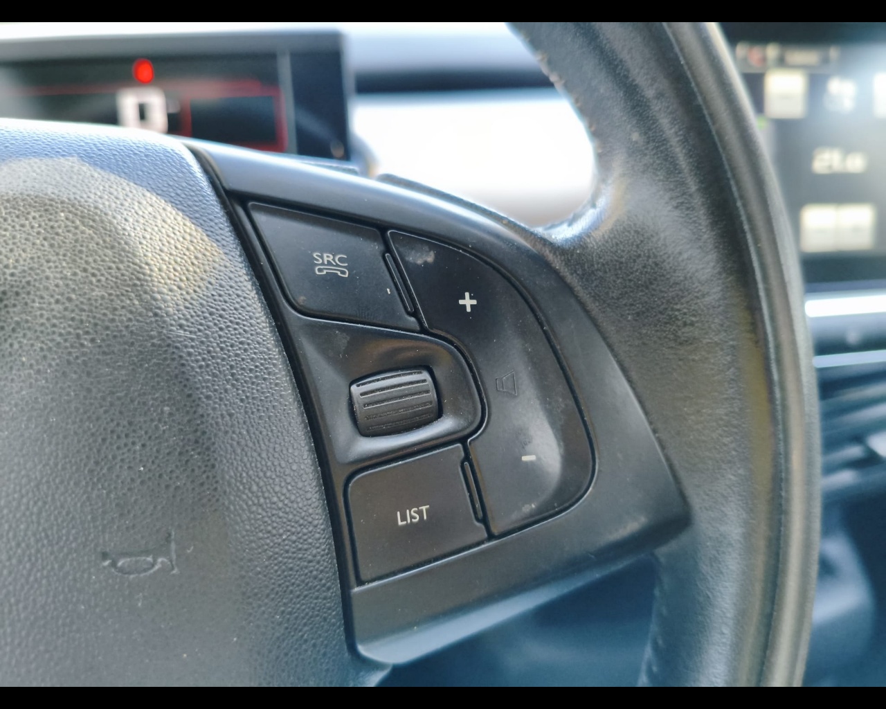 Foto CITROEN C4 Cactus 1.6 bluehdi Shine 100cv