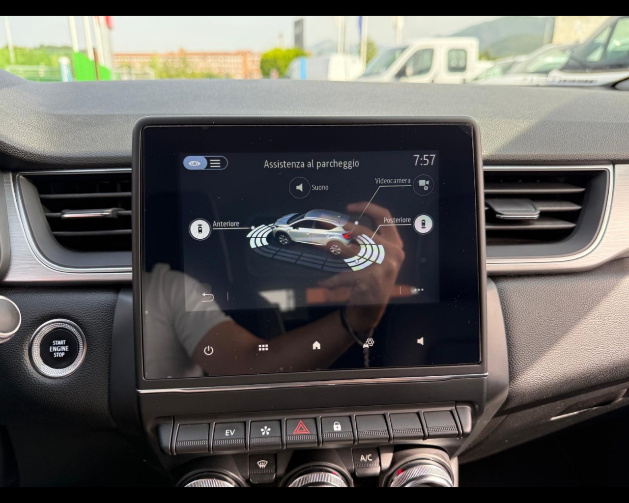 Foto RENAULT Captur 1.6 E-Tech hybrid Intens 145cv auto