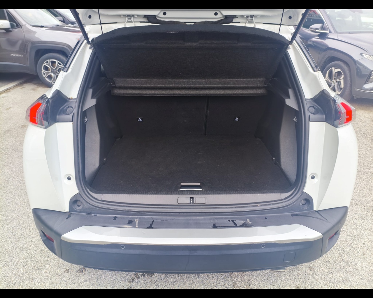 Foto PEUGEOT 2008 1.5 bluehdi Allure Pack s&s 130cv eat8
