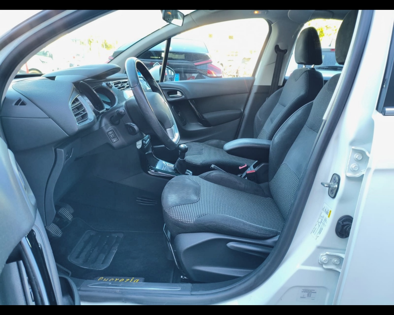 Foto CITROEN C3 1.2 puretech (vti) Exclusive 82cv FL