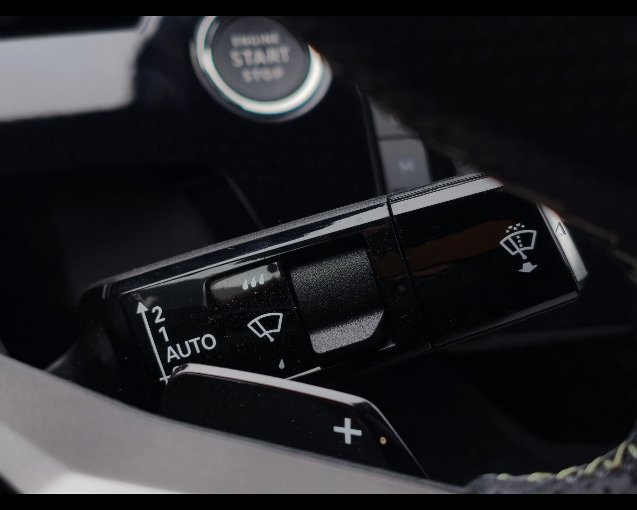 Foto PEUGEOT 3008 1.2 hybrid GT 145cv e-dcs6