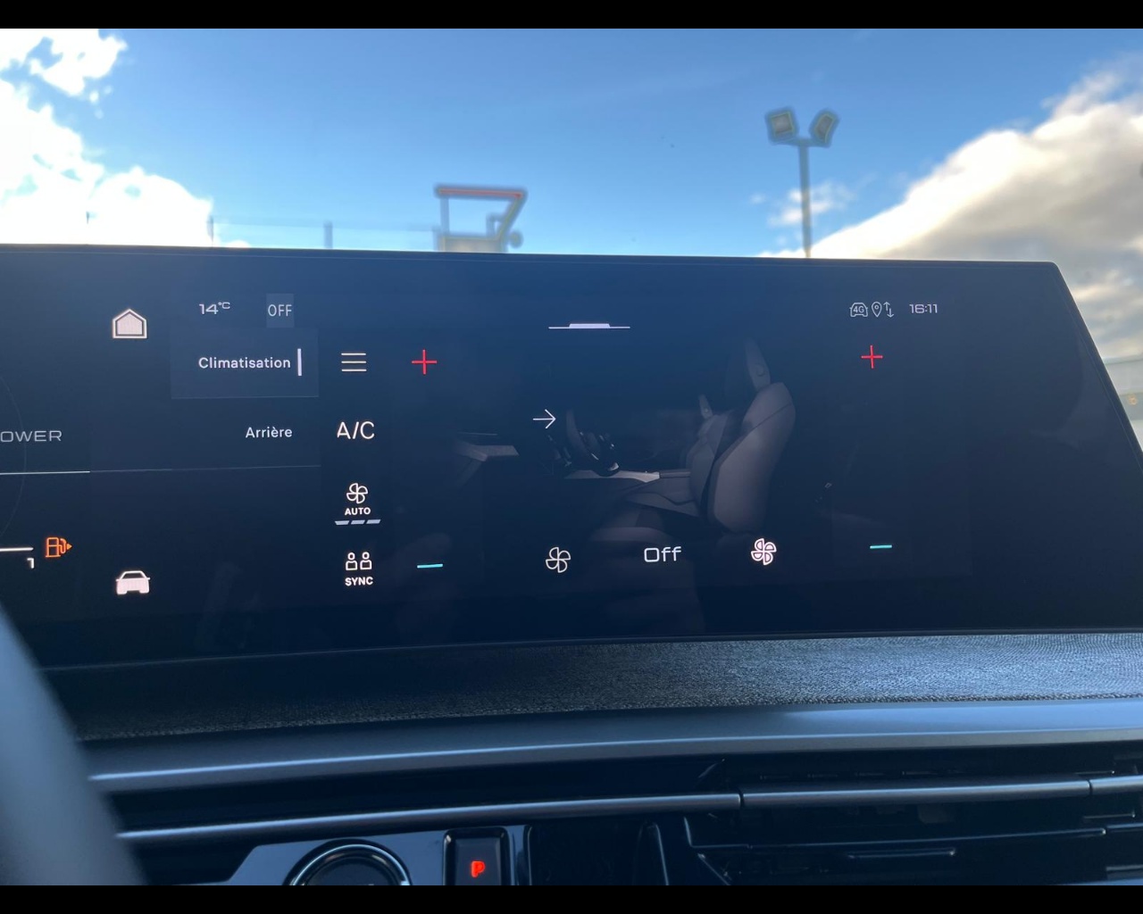 Foto PEUGEOT 5008 1.2 hybrid Allure 136cv e-dcs6