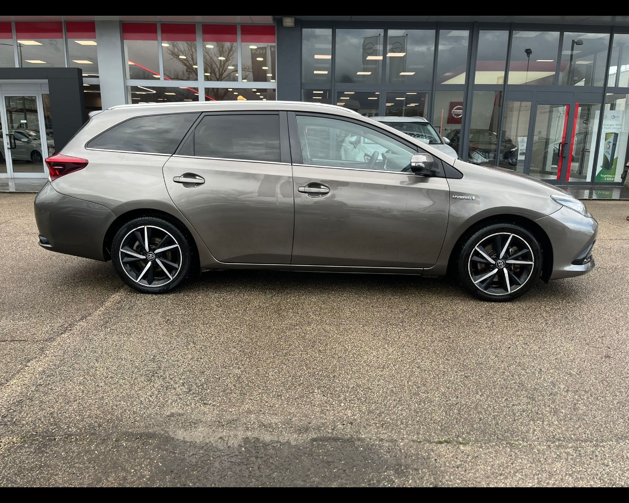 Foto TOYOTA Auris Touring Sports 1.8h Style cvt