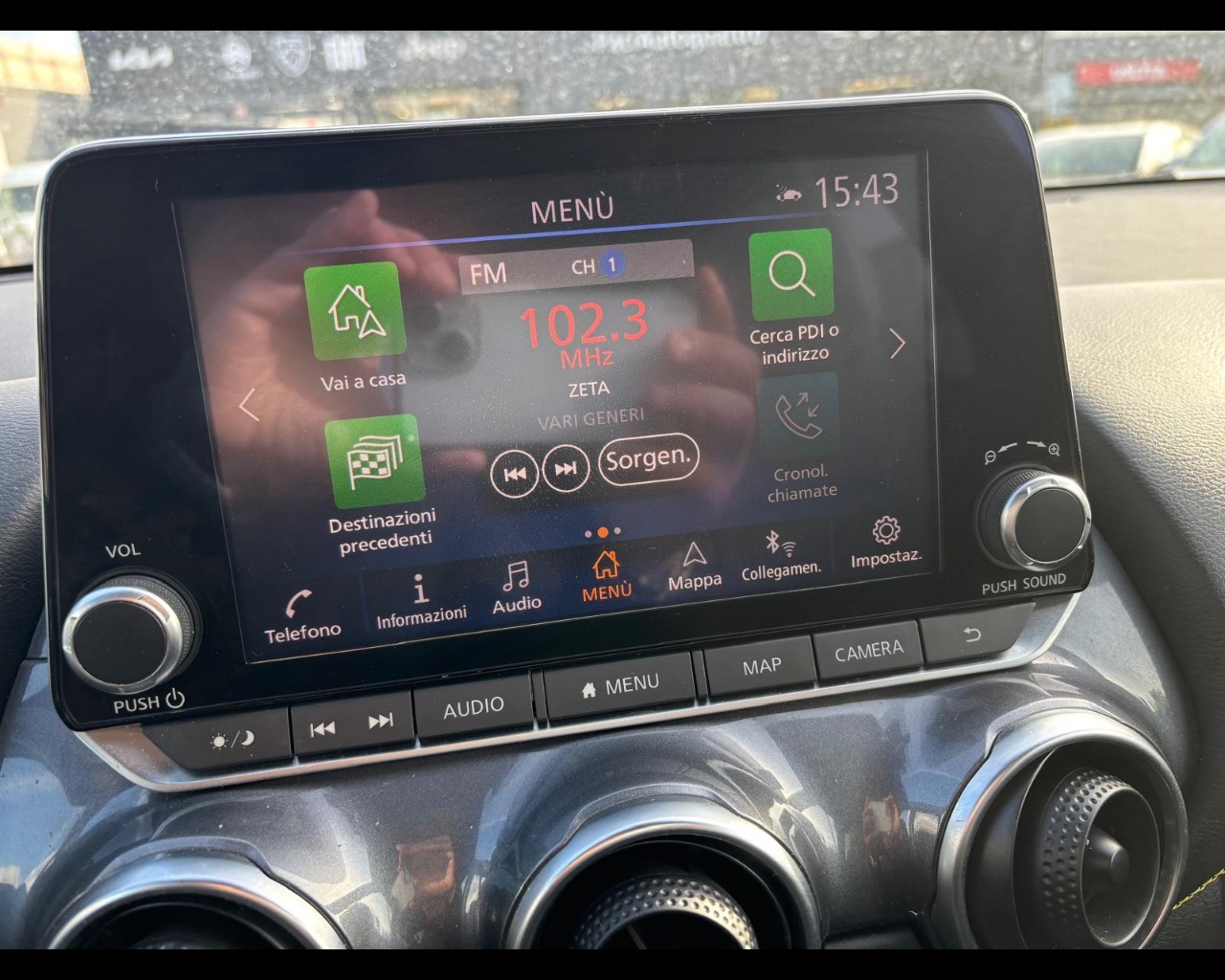 Foto NISSAN Juke 1.0 dig-t Kiiro 114cv