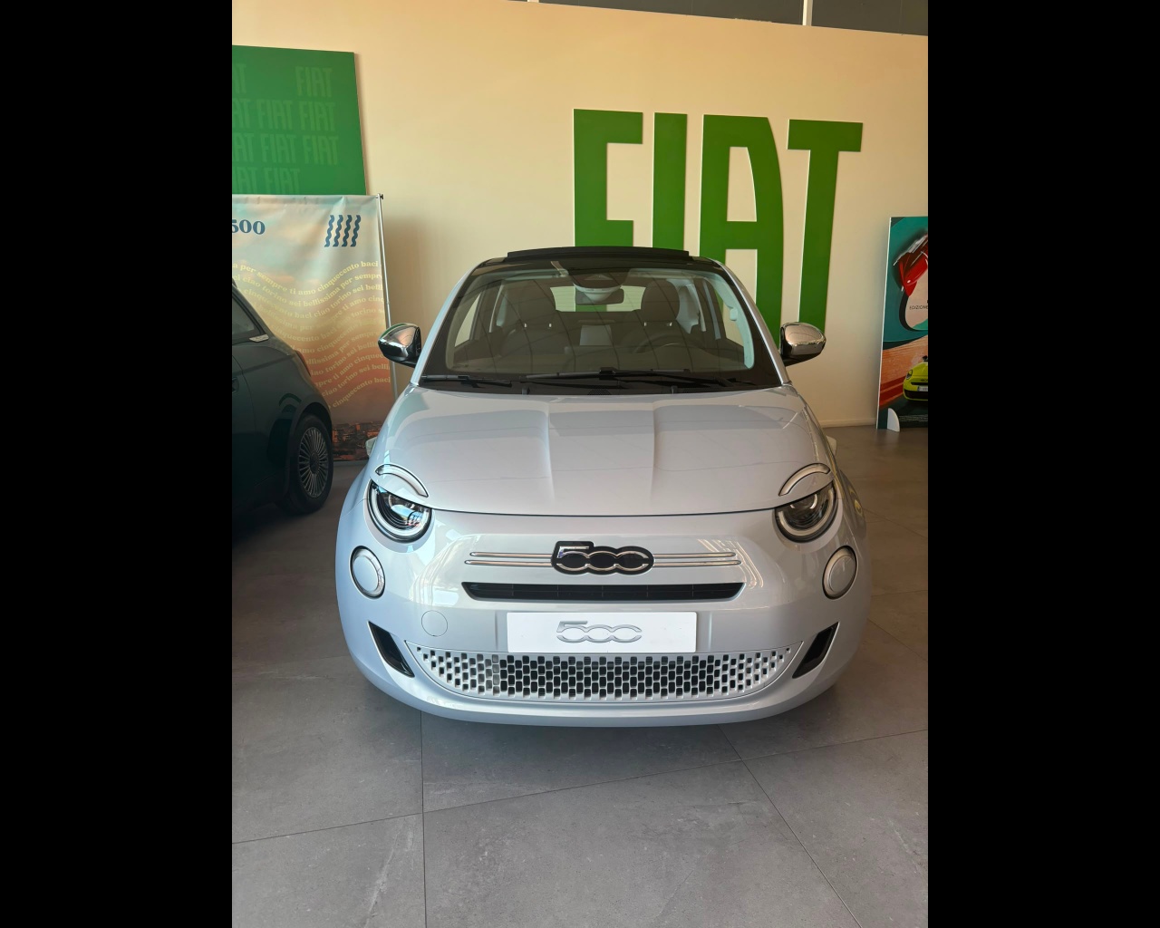 Foto FIAT 500 Hybrid Cabrio Icon 1.0 Hybrid Cabrio