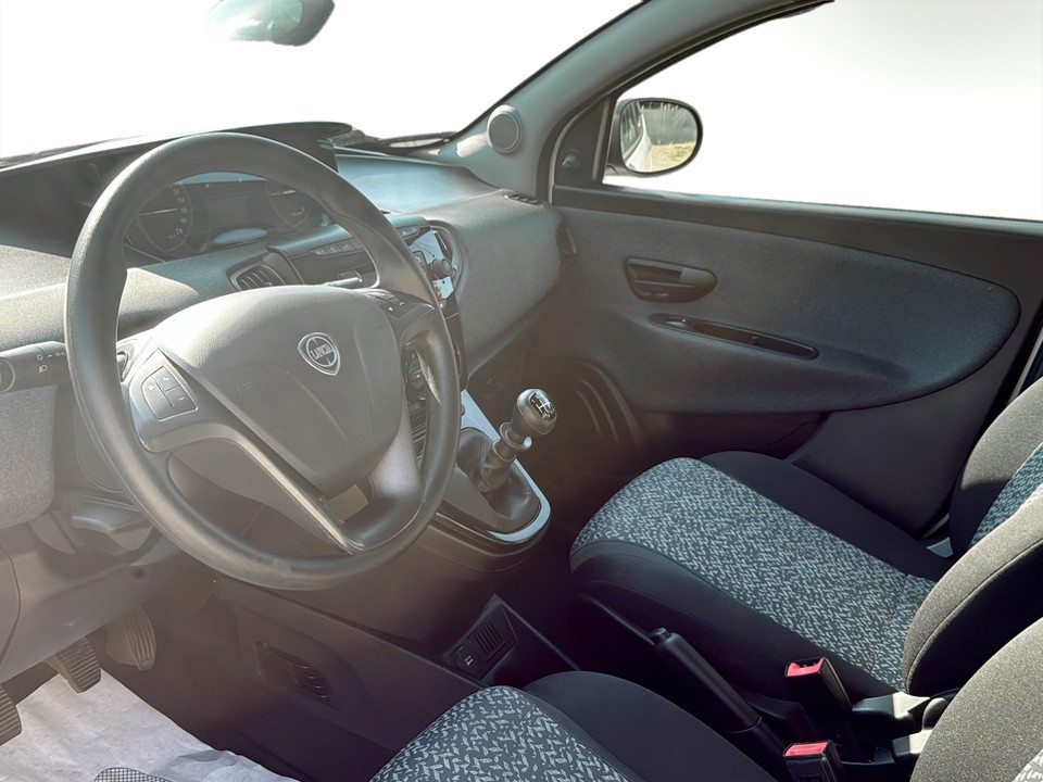 LANCIA Ypsilon 1.0 firefly hybrid Silver s&s 70cv Ibrida usato - 5