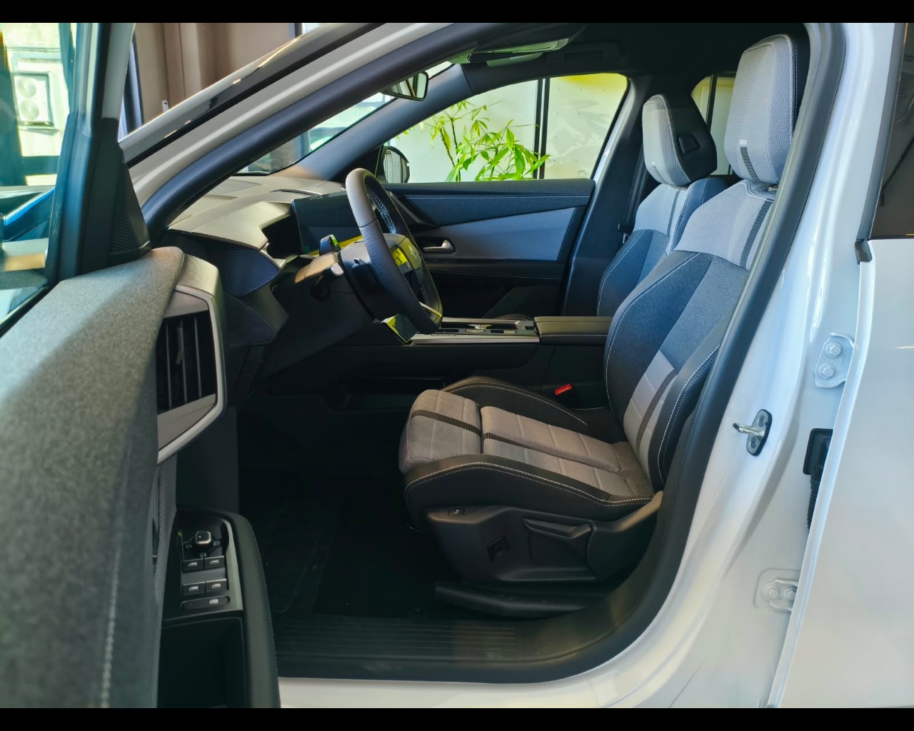 Foto OPEL Nuovo Grandland GS Hybrid 145CV Automatico