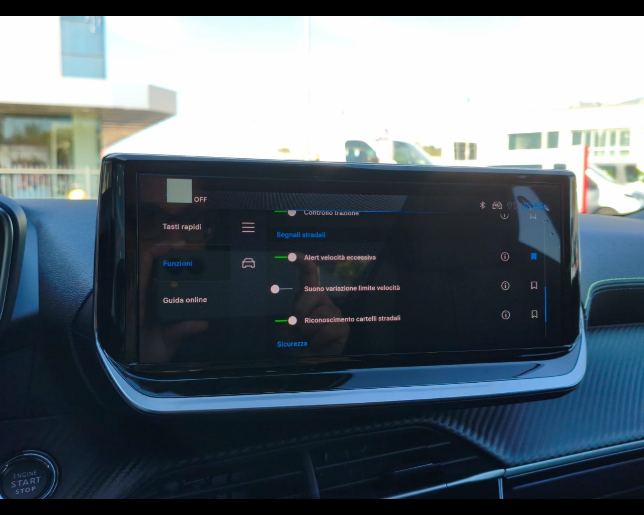 Foto PEUGEOT 2008 1.2 hybrid GT 136cv e-dcs6