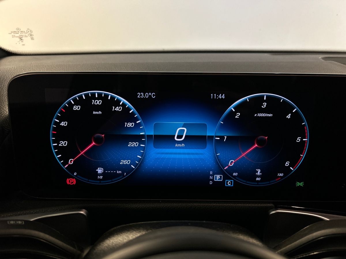 Mercedes GLB GLB 180 D Sport 8G-DCT - 13