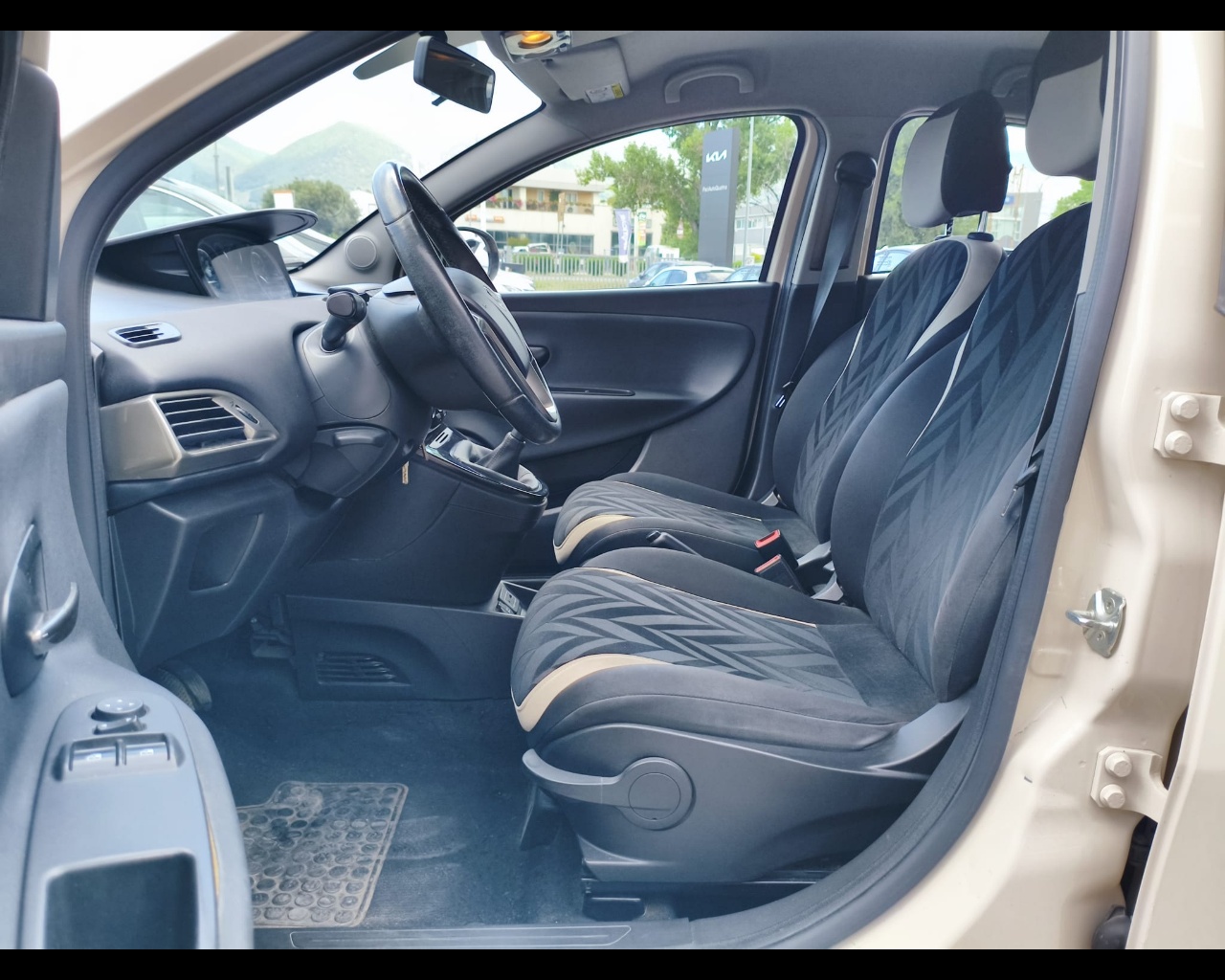 Foto LANCIA Ypsilon 1.2 Gold ecochic Gpl 69cv