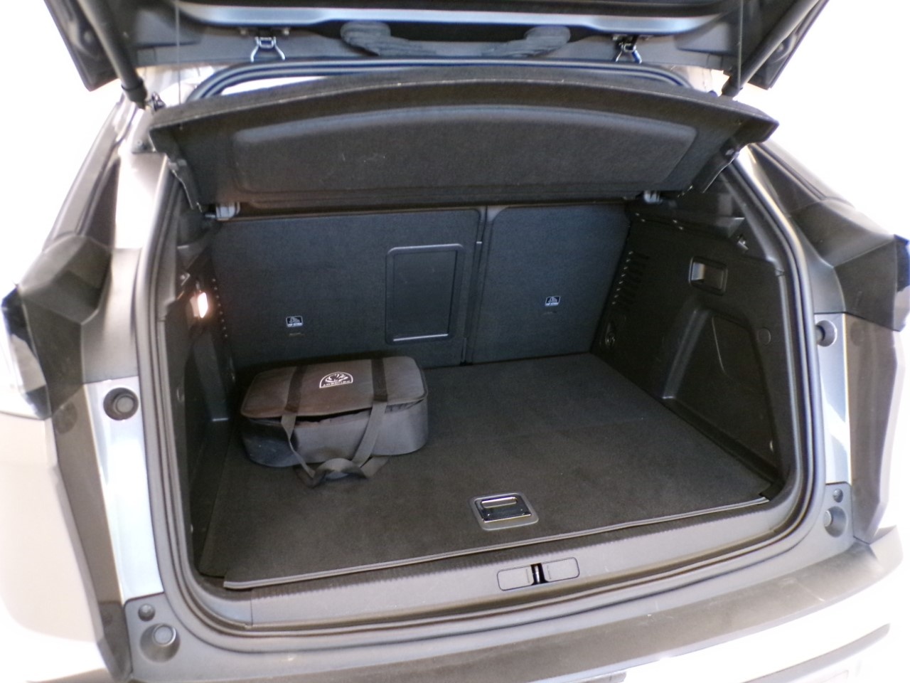 Peugeot 3008 3008 1.6 HYBRID4 300cv Allure Pack 4x4 e-EAT8 - 9