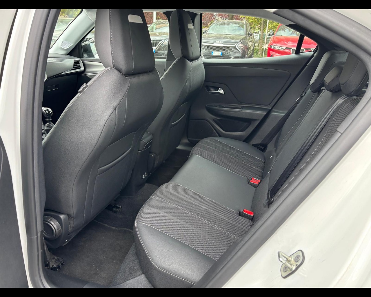 Foto OPEL Mokka 1.2 t Elegance s&s 100cv